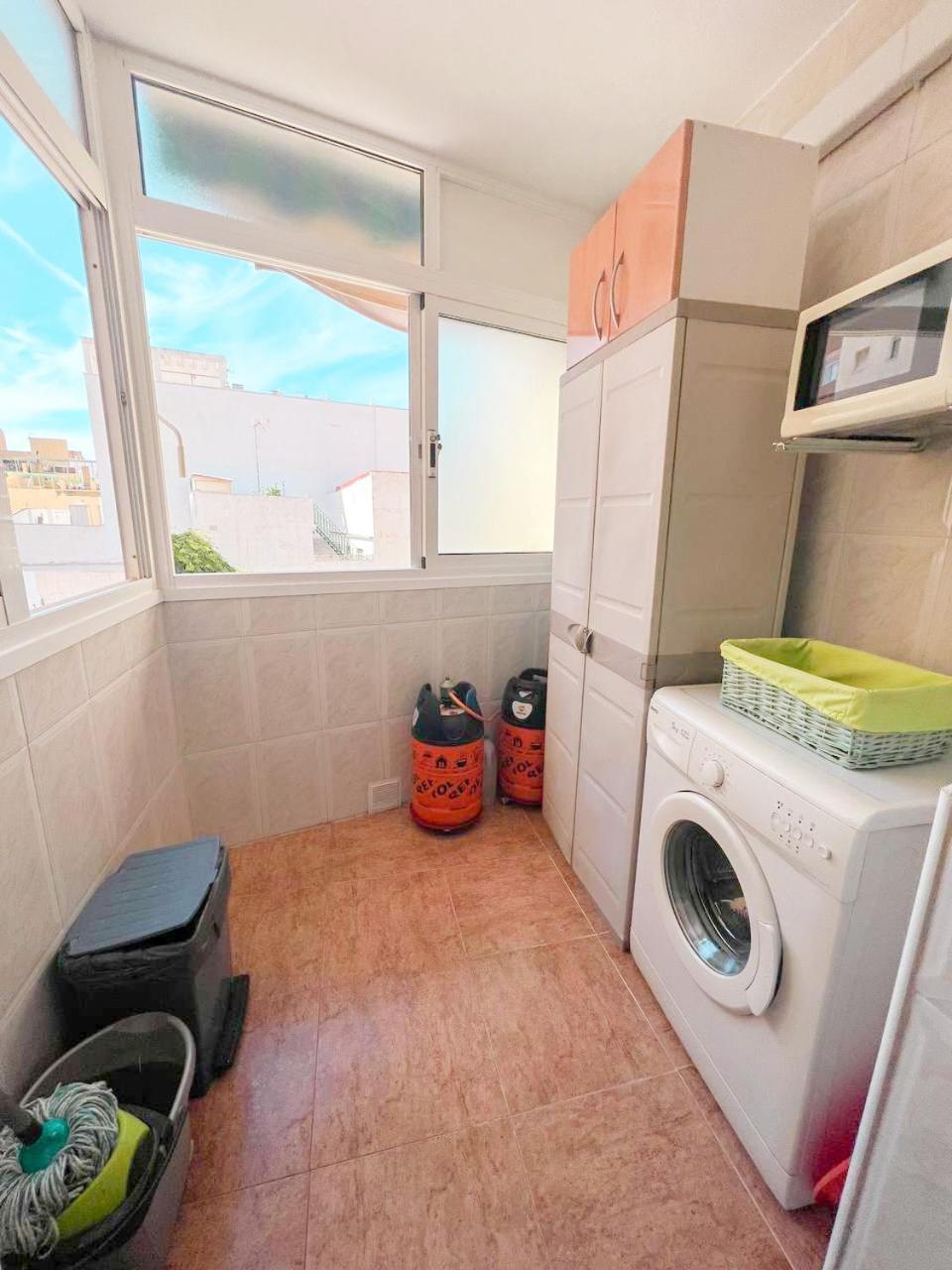 Large & Cozy Centrally Apartment توريمولينوس المظهر الخارجي الصورة