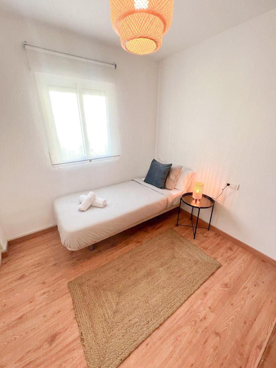 Large & Cozy Centrally Apartment توريمولينوس المظهر الخارجي الصورة