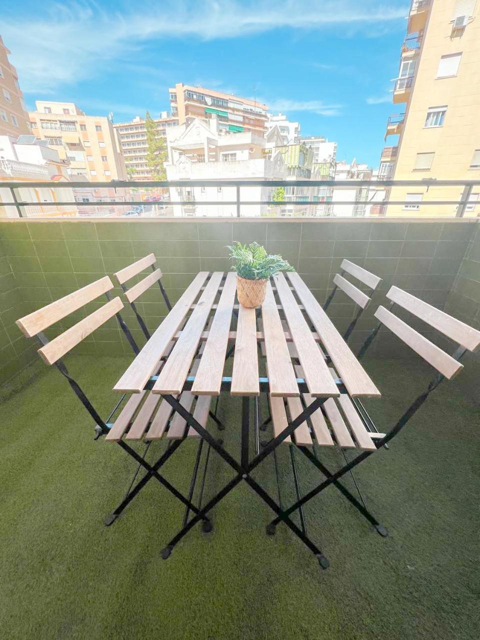Large & Cozy Centrally Apartment توريمولينوس المظهر الخارجي الصورة