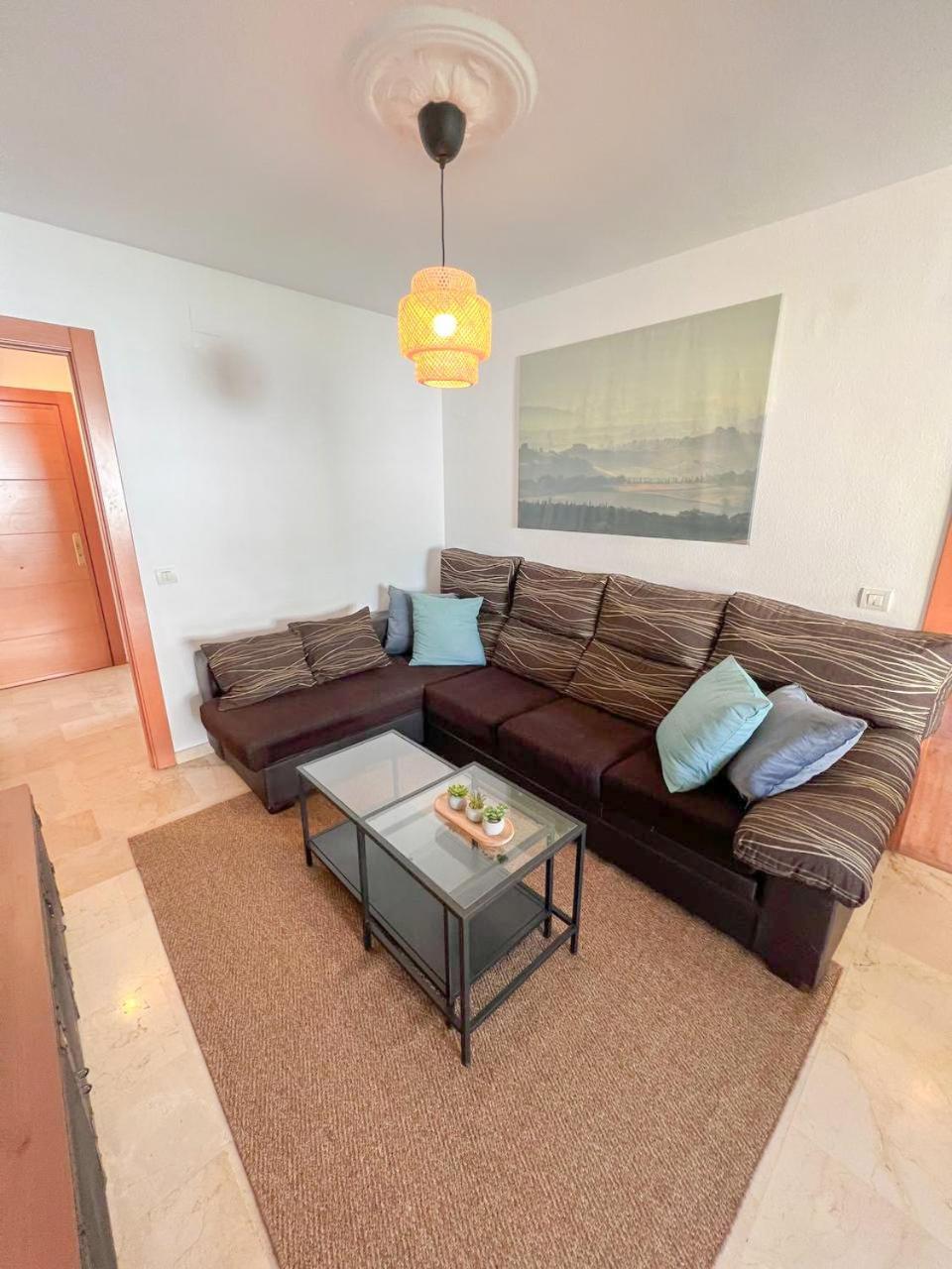 Large & Cozy Centrally Apartment توريمولينوس المظهر الخارجي الصورة
