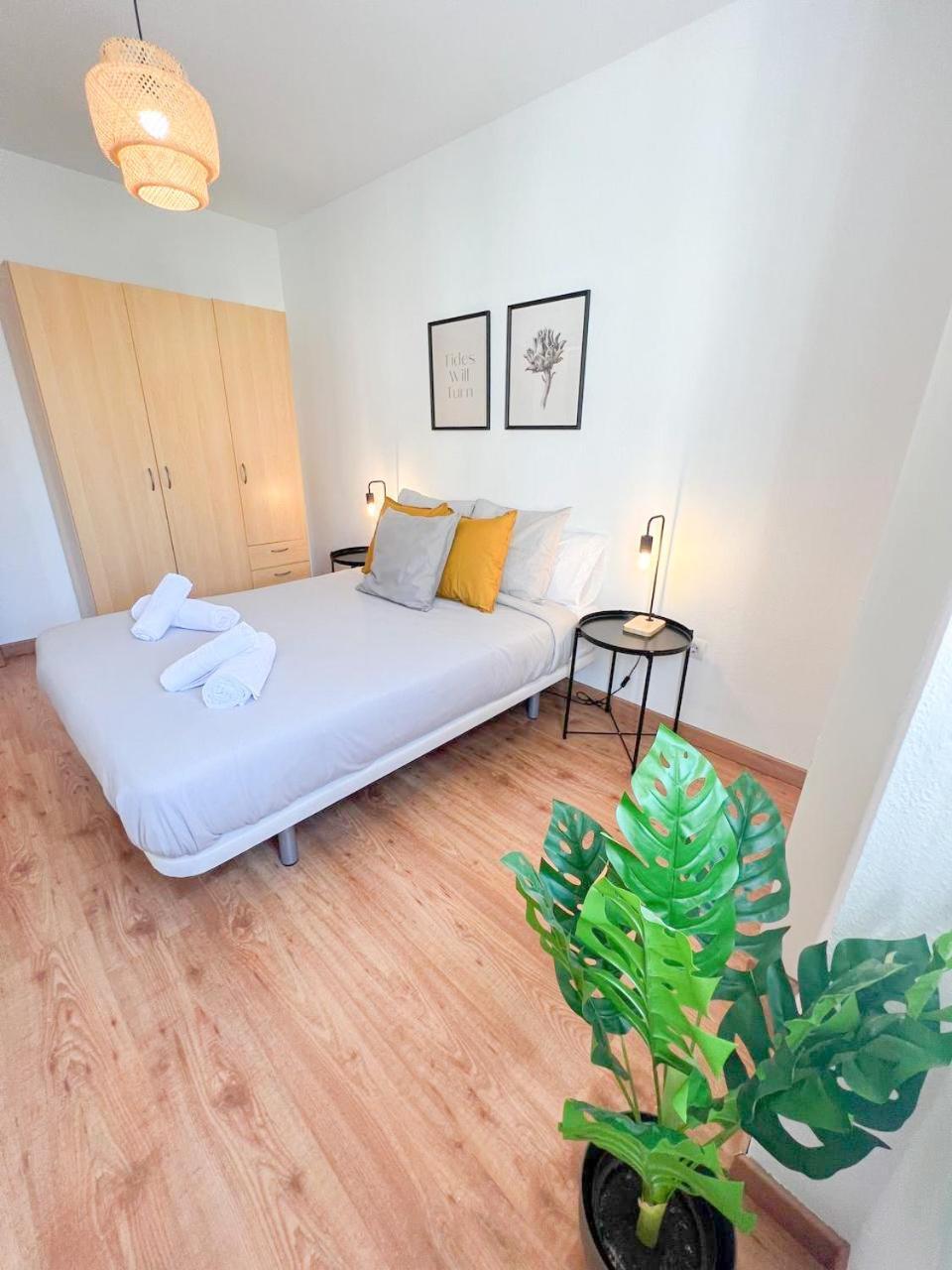 Large & Cozy Centrally Apartment توريمولينوس المظهر الخارجي الصورة