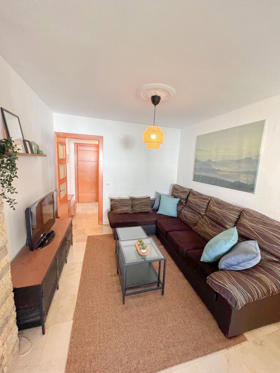 Large & Cozy Centrally Apartment توريمولينوس المظهر الخارجي الصورة