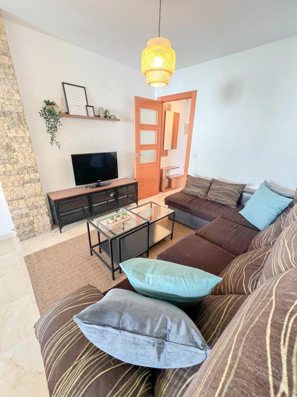 Large & Cozy Centrally Apartment توريمولينوس المظهر الخارجي الصورة